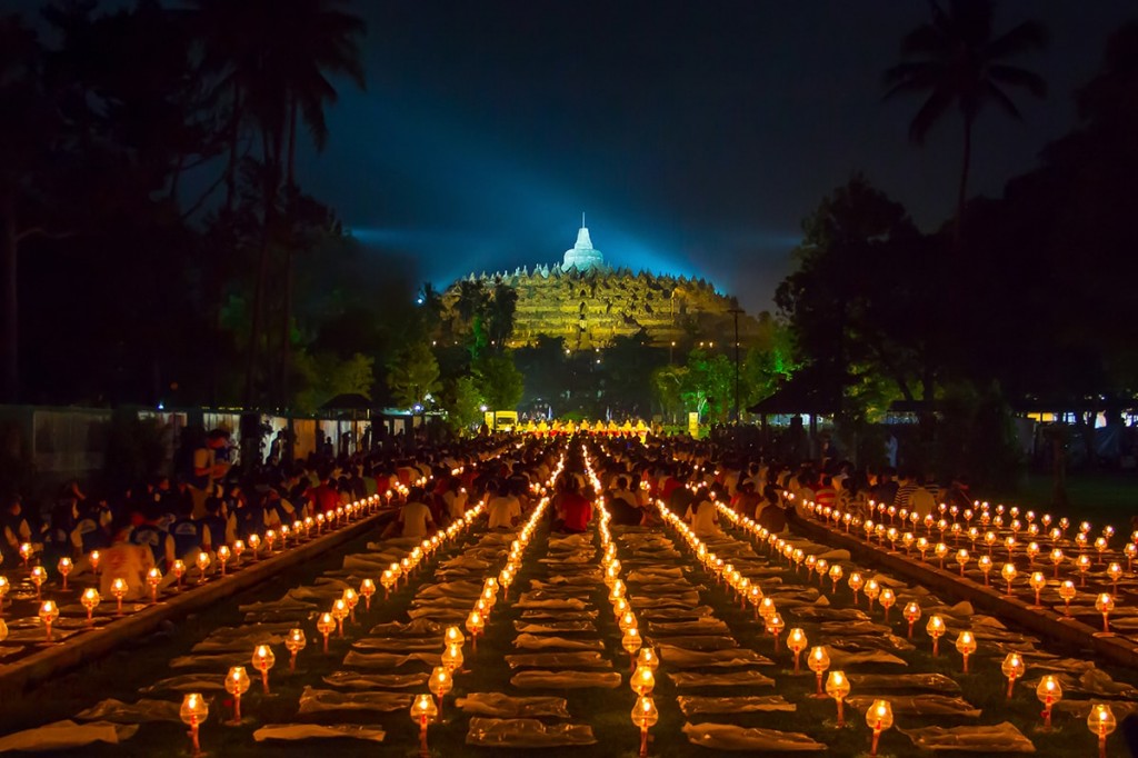 vesak-candles